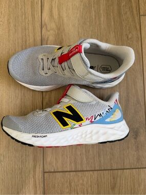 New Balance Kids Fresh Foam Arishi v4 Bungee Lace with Top Strap Running Shoe